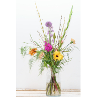 Wild boeket bloemen